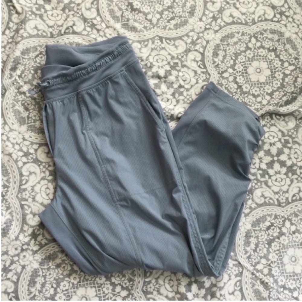 Lululemon Athletica Crop Pants 10